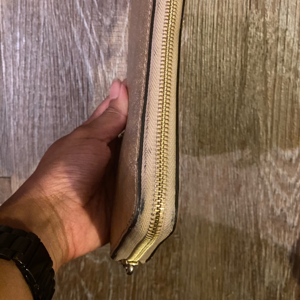 Michael Kors Wallet - Picture 4 of 6